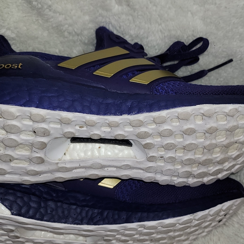 Washington Huskies adidas Ultraboost 1.0 DNA Running Shoe - Purple/Gold - Picture 8 of 9